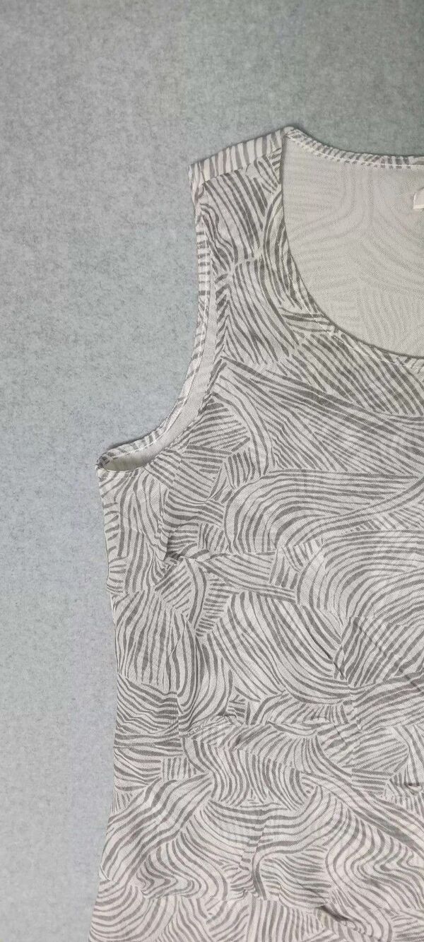 Chicos Sleeveless Ruffled Blouse Womens Size 2 White And Grey Gray Abstract... - Picture 9 of 10